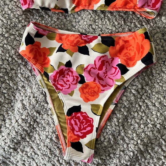 NWT Billabong Magic Garden Bikini - Picture 4 of 15